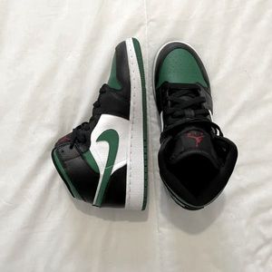 Nike Jordan 1 mid green and black 6US women/ 4.5US teen